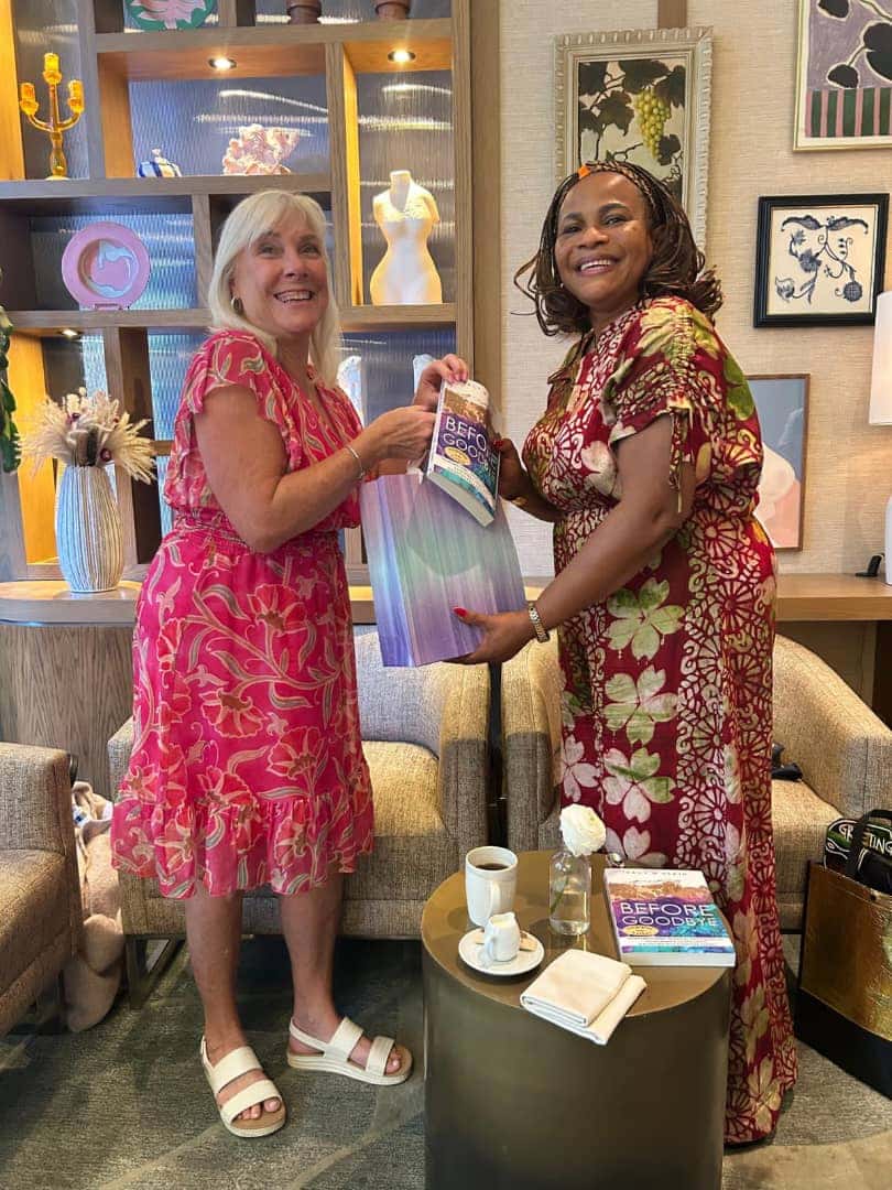 Gilt Counselling Consult representative presenting a gift to Tracy Heath in Canada - Event photo 1